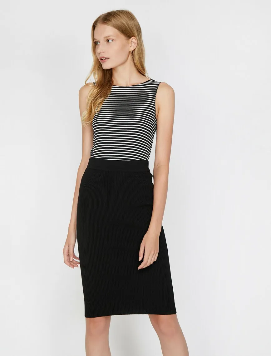 12257 Black Slim Fit Knee Length Skirt